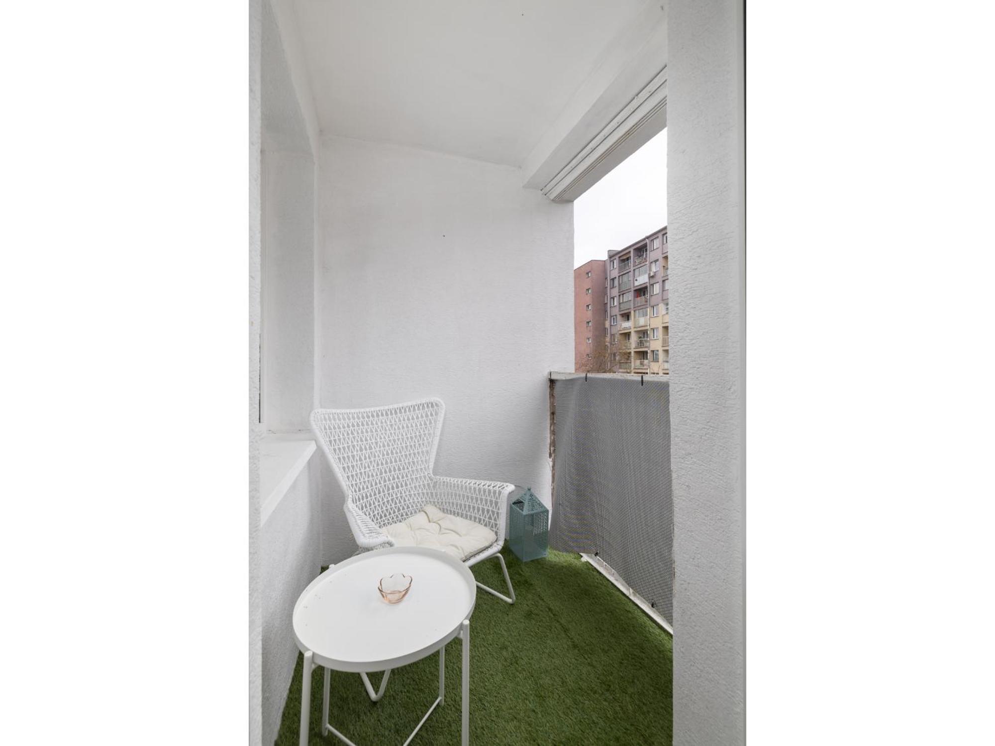 With Balcony Near Bulwary Wislane Wwa67 * Warsaw