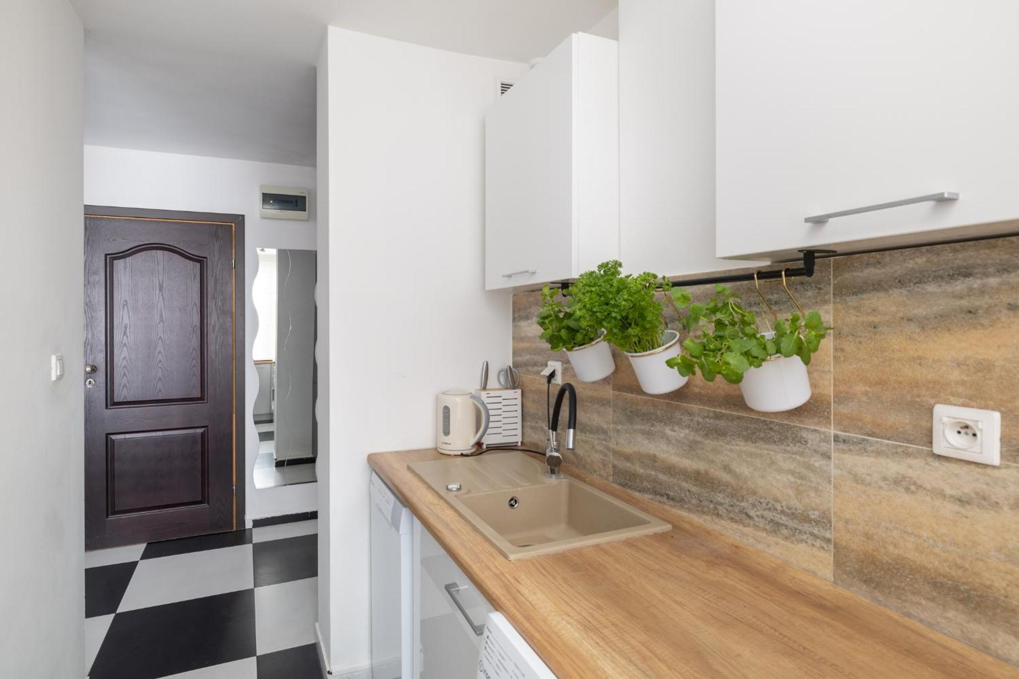 Apartment With Balcony Near Bulwary Wislane Wwa67 Warsaw